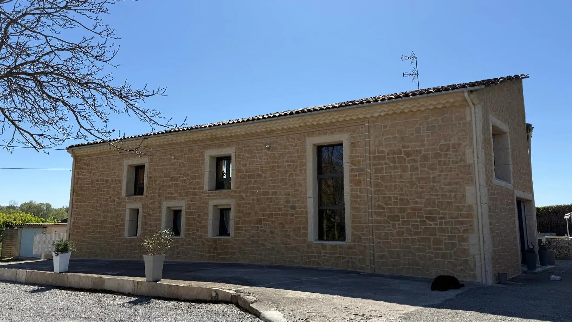 Apartment Au Calme, Confortable Avec Terrasse Le Pouzin